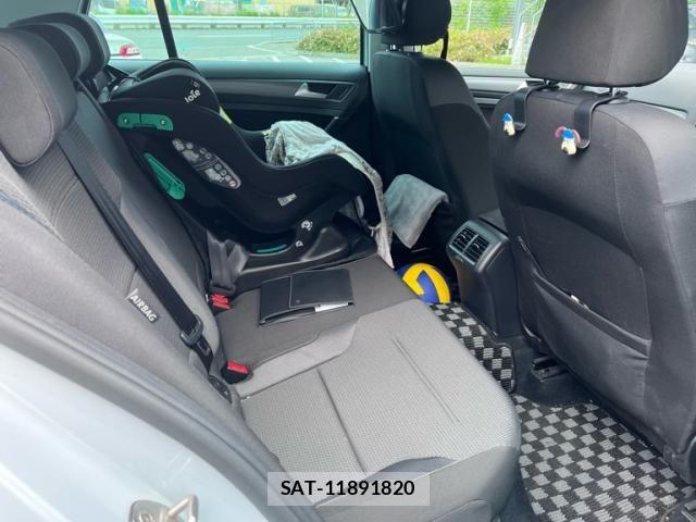 VolksWagen GOLF 2018-04 8832486-16