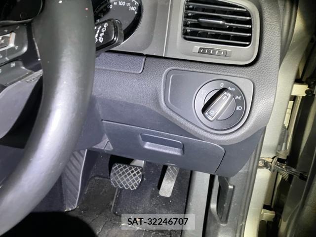 VolksWagen GOLF 2015-09 8851082-17