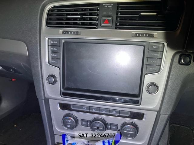 VolksWagen GOLF 2015-09 8851082-21