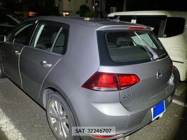 VolksWagen GOLF 2015-09 8851082-4