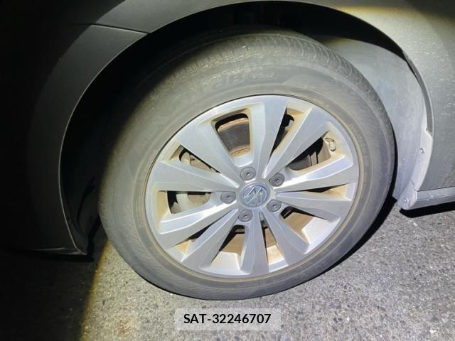 VolksWagen GOLF 2015-09 8851082-6