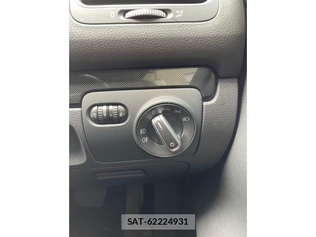 VolksWagen GOLF 2010-01 8882965-16