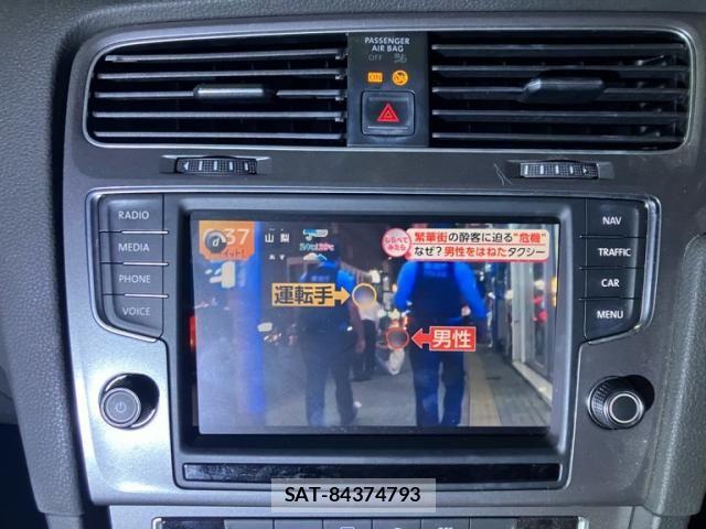 VolksWagen GOLF 2016-05 8884607-16