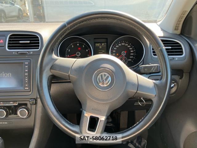 VolksWagen GOLF 2012-09 8884610-19