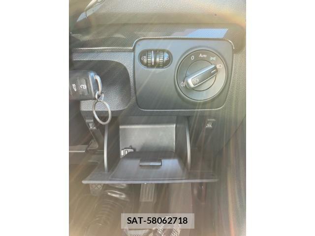 VolksWagen GOLF 2012-09 8884610-20