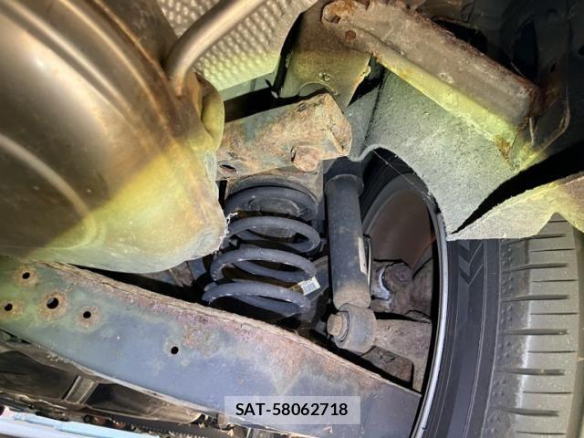 VolksWagen GOLF 2012-09 8884610-26