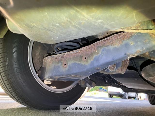 VolksWagen GOLF 2012-09 8884610-28