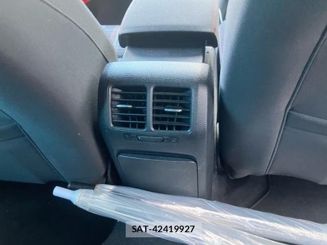 VolksWagen GOLF 2011-12 8884609-9