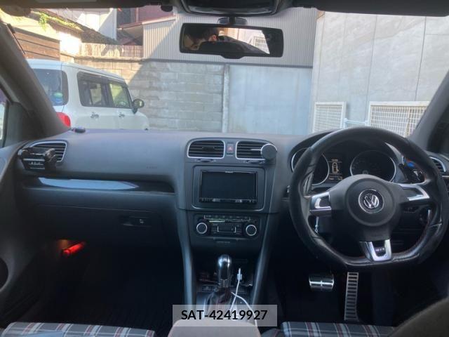VolksWagen GOLF 2011-12 8884609-10