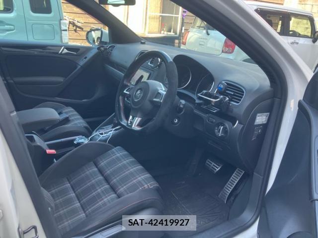 VolksWagen GOLF 2011-12 8884609-11