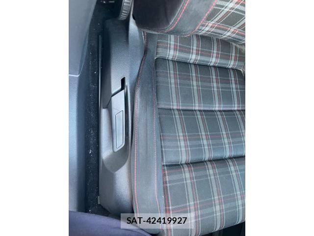 VolksWagen GOLF 2011-12 8884609-13