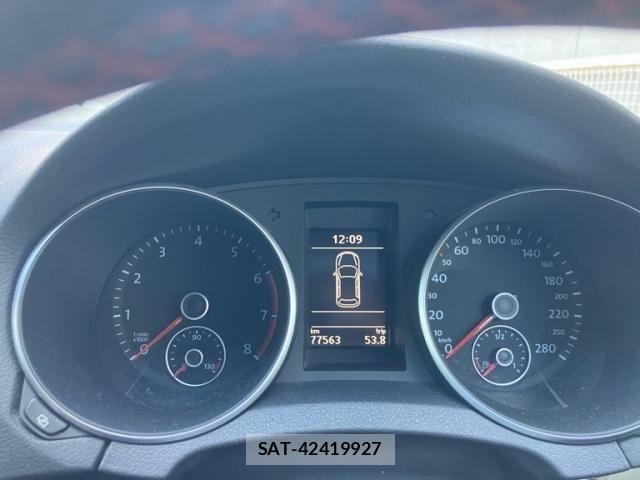 VolksWagen GOLF 2011-12 8884609-15