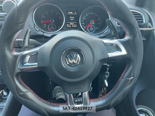 VolksWagen GOLF 2011-12 8884609-16