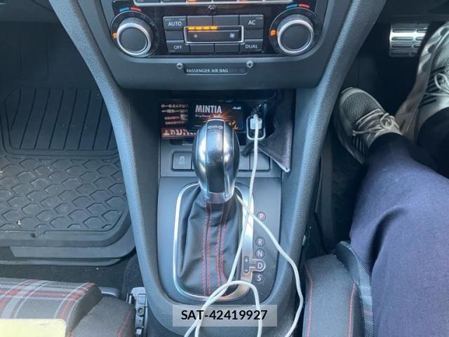 VolksWagen GOLF 2011-12 8884609-20