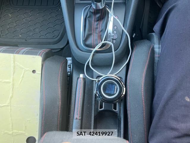 VolksWagen GOLF 2011-12 8884609-21
