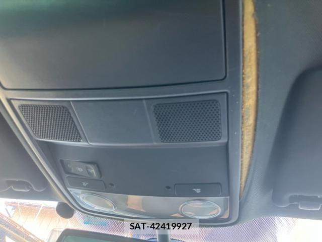 VolksWagen GOLF 2011-12 8884609-22