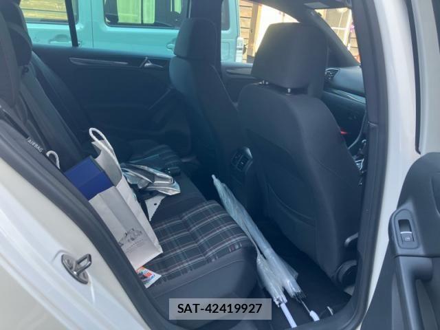 VolksWagen GOLF 2011-12 8884609-8