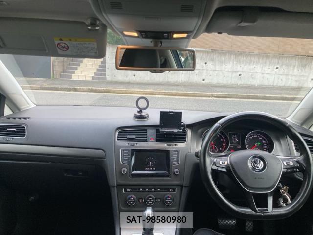 VolksWagen GOLF 2013-06 8884608-10