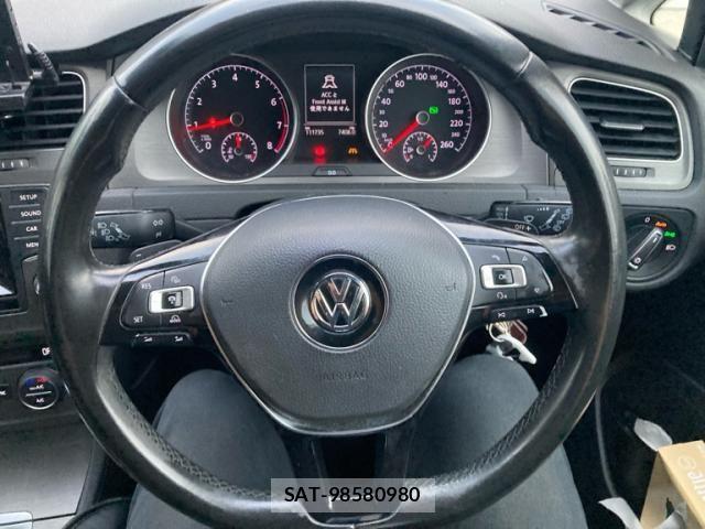 VolksWagen GOLF 2013-06 8884608-12