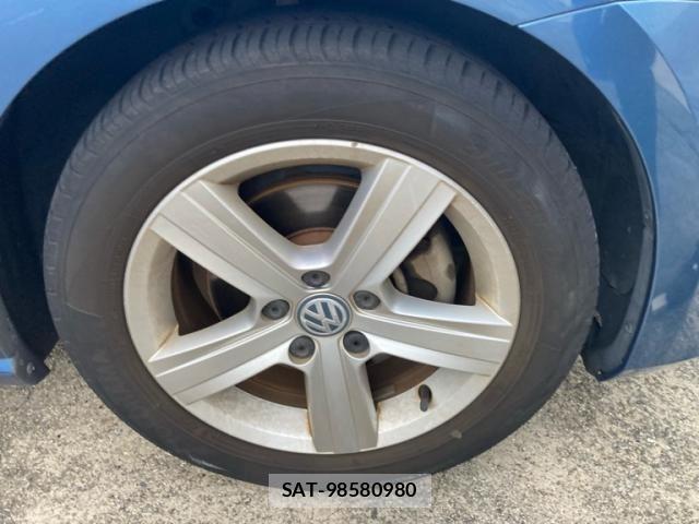 VolksWagen GOLF 2013-06 8884608-4