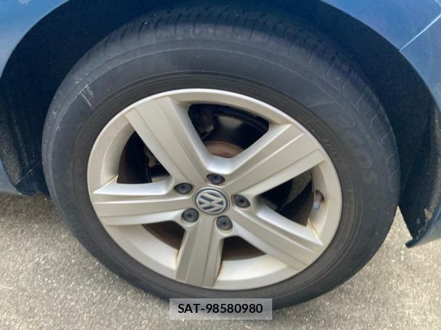 VolksWagen GOLF 2013-06 8884608-6