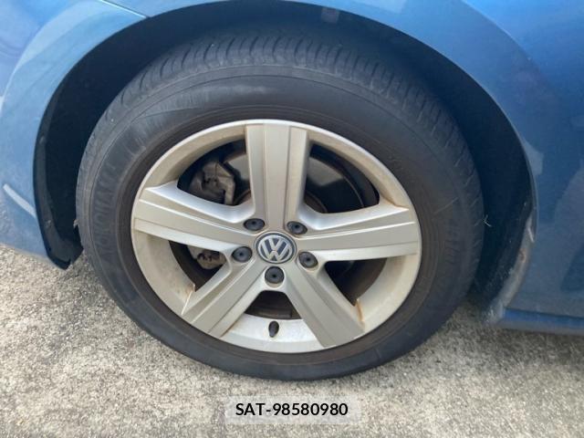 VolksWagen GOLF 2013-06 8884608-7