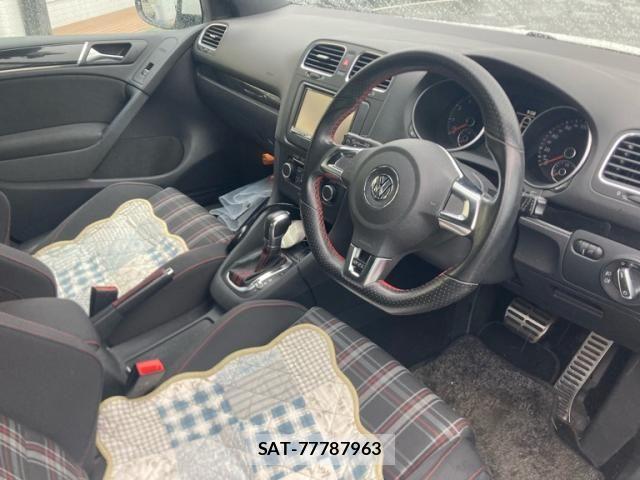 VolksWagen GOLF 2011-06 1415569-6