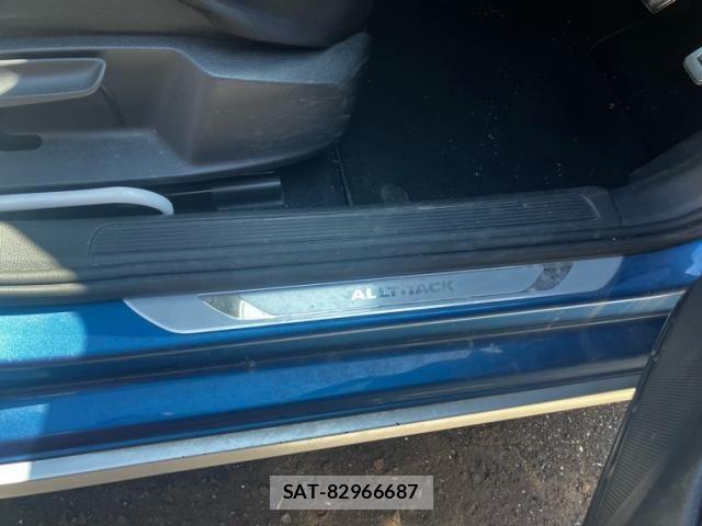VolksWagen GOLF ALLTRACK 2015-08 7880475-26
