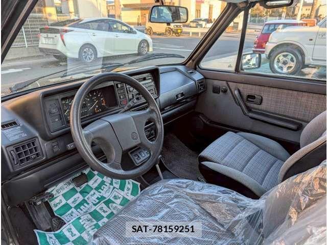 VolksWagen GOLF 1990-11 1555383-8