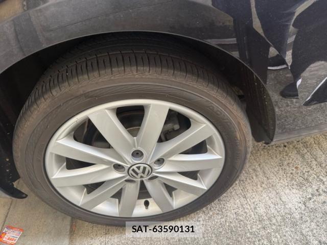 VolksWagen GOLF 2012-12 8232400-3