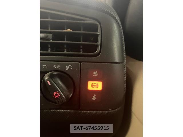 VolksWagen GOLF 2000-08 8415830-19