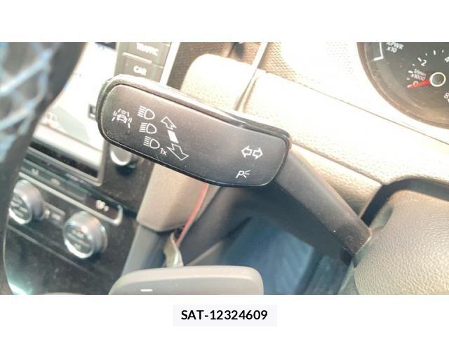 VolksWagen GOLF GTE 2015-08 8147004-15