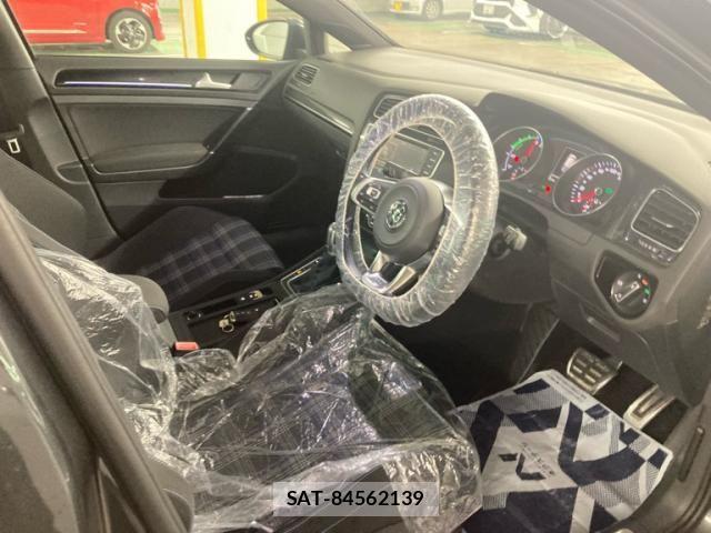 VolksWagen GOLF GTE 2015-08 8372382-13