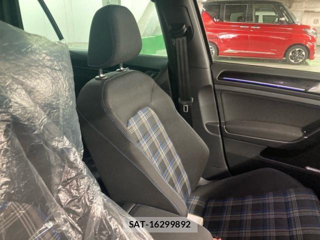 VolksWagen GOLF GTE 2015-08 8415835-15