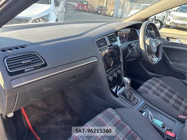 VolksWagen GOLF GTI 2018-11 1000170-13