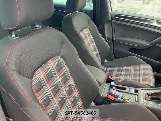 VolksWagen GOLF GTI 2017-03 2402621-11