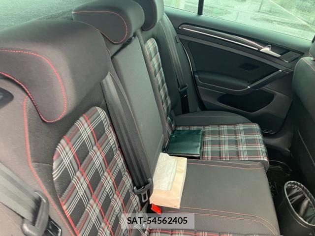 VolksWagen GOLF GTI 2017-03 2402621-13