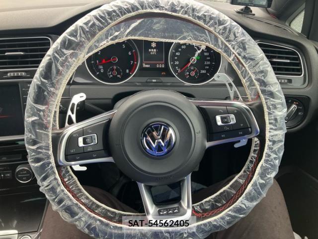 VolksWagen GOLF GTI 2017-03 2402621-14