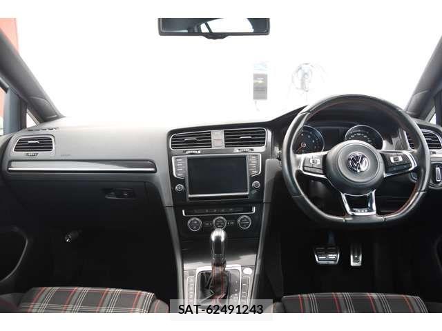 VolksWagen GOLF GTI 2015-04 6615691-10