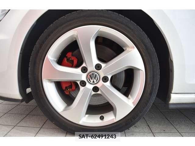VolksWagen GOLF GTI 2015-04 6615691-19