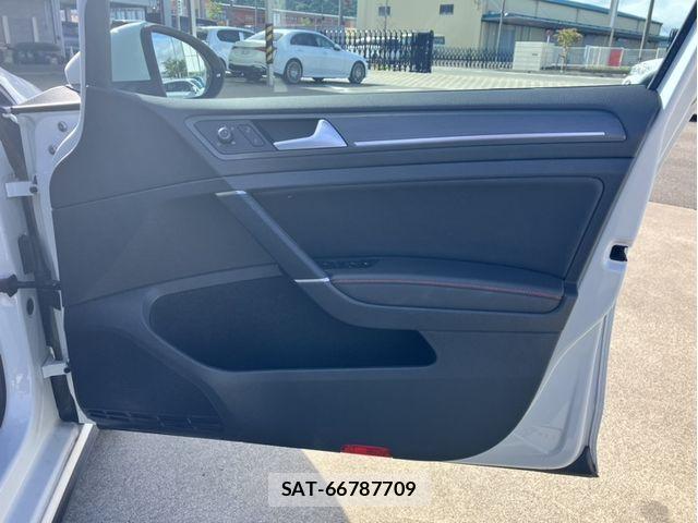 VolksWagen GOLF GTI 2020-07 7061372-13