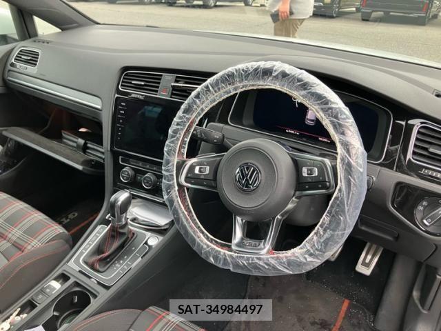 VolksWagen GOLF GTI 2017-05 7360472-10