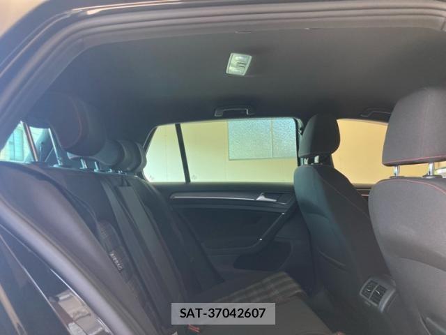 VolksWagen GOLF GTI 2017-08 7510449-13