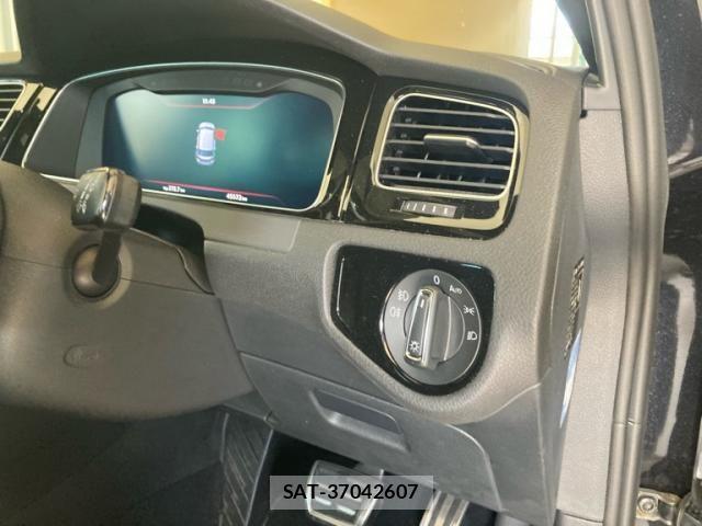 VolksWagen GOLF GTI 2017-08 7510449-14