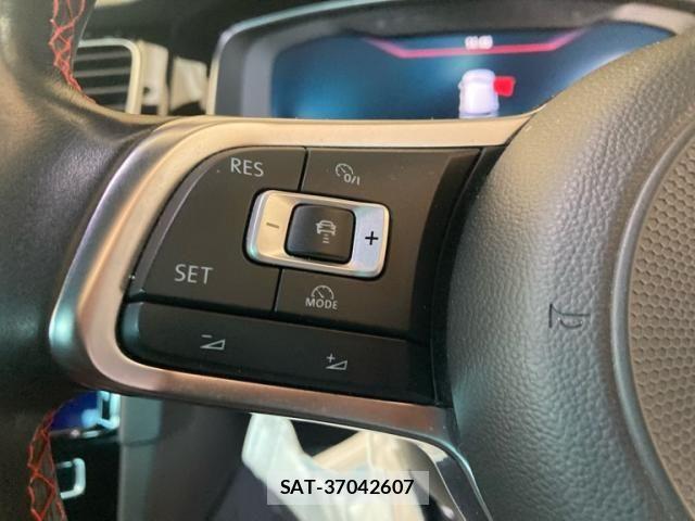 VolksWagen GOLF GTI 2017-08 7510449-17