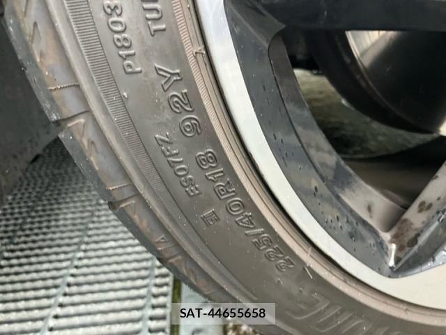 VolksWagen GOLF GTI 2018-03 7621323-9