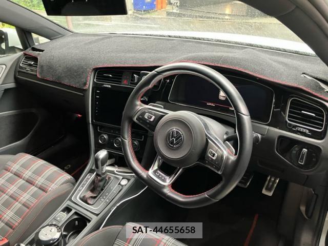 VolksWagen GOLF GTI 2018-03 7621323-13