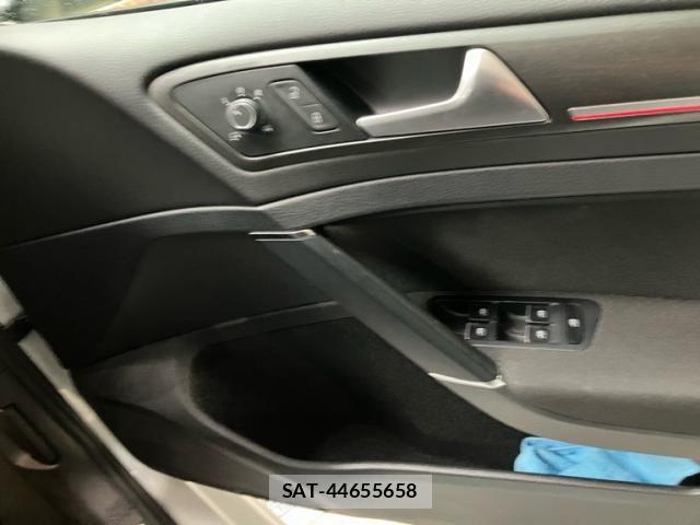 VolksWagen GOLF GTI 2018-03 7621323-16