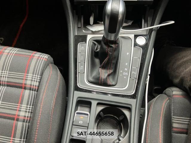 VolksWagen GOLF GTI 2018-03 7621323-21