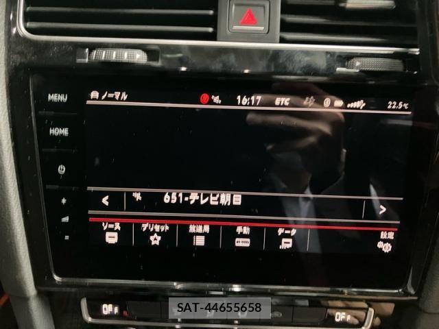 VolksWagen GOLF GTI 2018-03 7621323-25